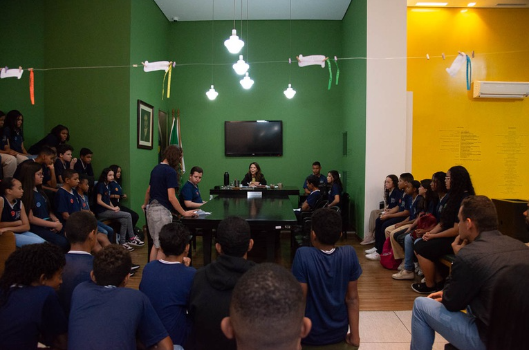 Audiência simulada coordenada pela juíza Erica Aparecida Pires Bessa