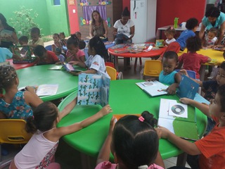 2018_1126_Biblioteca_EntregaLivros_Janauba (4).jpg