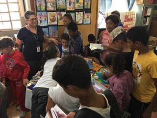 2018_1126_Biblioteca_EntregaLivros_Uberaba (3).jpg