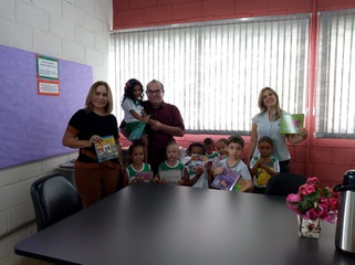 2018_1126_Biblioteca_EntregaLivros_Uberlandia (1).jpg