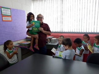 2018_1126_Biblioteca_EntregaLivros_Uberlandia (2).jpg
