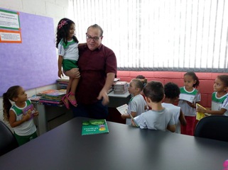 2018_1126_Biblioteca_EntregaLivros_Uberlandia (3).jpg