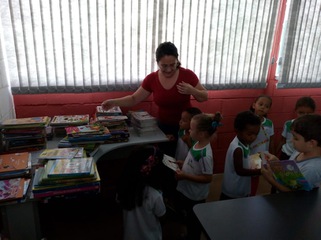 2018_1126_Biblioteca_EntregaLivros_Uberlandia (4).jpg