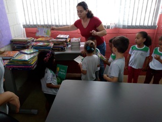 2018_1126_Biblioteca_EntregaLivros_Uberlandia (5).jpg