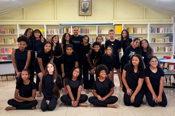 2025 1112 Biblioteca Esc Leon Renault-06.jpg