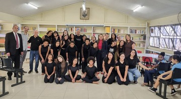 2025 1112 Biblioteca Esc Leon Renault-07.jpg