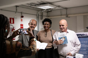 2025 1203 Lançamento de livro-17.jpg