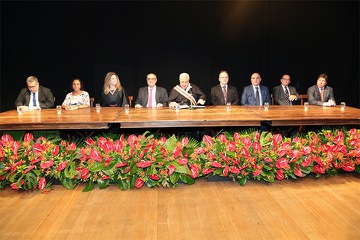  (<a class="download" href="https://portal.trt3.jus.br/internet/conheca-o-trt/comunicacao/galerias-de-fotos/posse-adm-bienio-2018-2019-trt3-mg-11-12-2017/03_2017_1211_posse_adm_2018-2019_la_233.jpg/at_download/image">Download</a>)