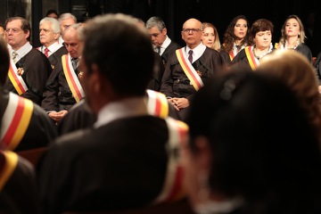  (<a class="download" href="https://portal.trt3.jus.br/internet/conheca-o-trt/comunicacao/galerias-de-fotos/posse-adm-bienio-2018-2019-trt3-mg-11-12-2017/09_2017_1211_posse_adm_2018-2019_ts-329.jpg/at_download/image">Download</a>)