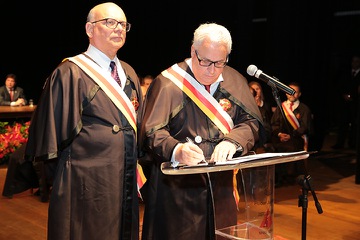  (<a class="download" href="https://portal.trt3.jus.br/internet/conheca-o-trt/comunicacao/galerias-de-fotos/posse-adm-bienio-2018-2019-trt3-mg-11-12-2017/14_2017_1211_posse_adm_2018-2019_la-378.jpg/at_download/image">Download</a>)