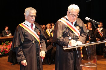  (<a class="download" href="https://portal.trt3.jus.br/internet/conheca-o-trt/comunicacao/galerias-de-fotos/posse-adm-bienio-2018-2019-trt3-mg-11-12-2017/17_2017_1211_posse_adm_2018-2019_la-427.jpg/at_download/image">Download</a>)