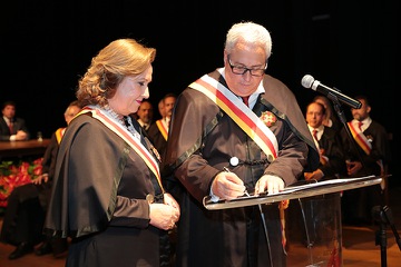  (<a class="download" href="https://portal.trt3.jus.br/internet/conheca-o-trt/comunicacao/galerias-de-fotos/posse-adm-bienio-2018-2019-trt3-mg-11-12-2017/19_2017_1211_posse_adm_2018-2019_la-462.jpg/at_download/image">Download</a>)