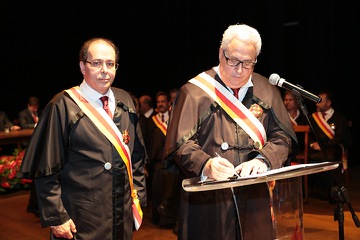  (<a class="download" href="https://portal.trt3.jus.br/internet/conheca-o-trt/comunicacao/galerias-de-fotos/posse-adm-bienio-2018-2019-trt3-mg-11-12-2017/23_2017_1211_posse_adm_2018-2019_la-533.jpg/at_download/image">Download</a>)