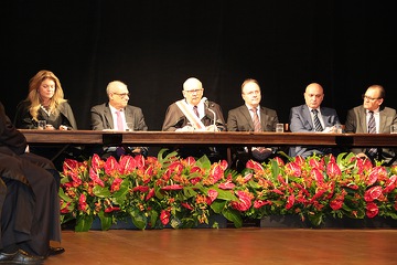  (<a class="download" href="https://portal.trt3.jus.br/internet/conheca-o-trt/comunicacao/galerias-de-fotos/posse-adm-bienio-2018-2019-trt3-mg-11-12-2017/42_2017_1211_posse_adm_2018-2019_la-776.jpg/at_download/image">Download</a>)