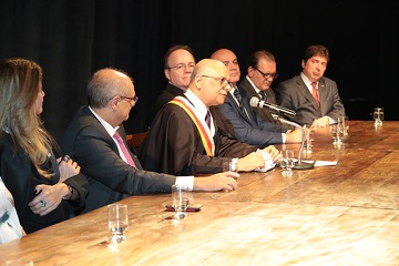  (<a class="download" href="https://portal.trt3.jus.br/internet/conheca-o-trt/comunicacao/galerias-de-fotos/posse-adm-bienio-2018-2019-trt3-mg-11-12-2017/45_2017_1211_posse_adm_2018-2019_la-812.jpg/at_download/image">Download</a>)