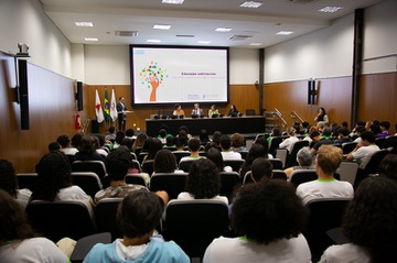 2024 1122 Educação antirracista-04.jpg