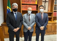 Advogado nomeado desembargador pelo quinto constitucional visita presidência do TRT-MG
