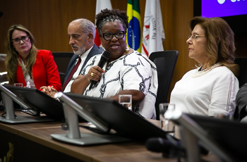 Ministra Macaé Evaristo participa do Mês da Mulher no TRT-MG