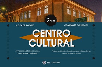 Arte com a foto do Centro Cultural iluminado e a inscrição "4, 5 e 6 de agosto comemore conosco. Apresentações de música e oficina de cerâmica"