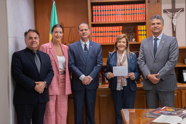 Presidente do TRT-MG recebe convite para a posse de novos dirigentes do TRT-MG