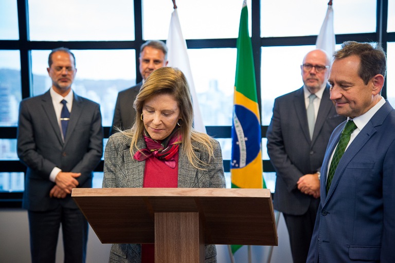 Presidente do TRT-MG assina resolução conjunta observada pelo presidente do TJMG