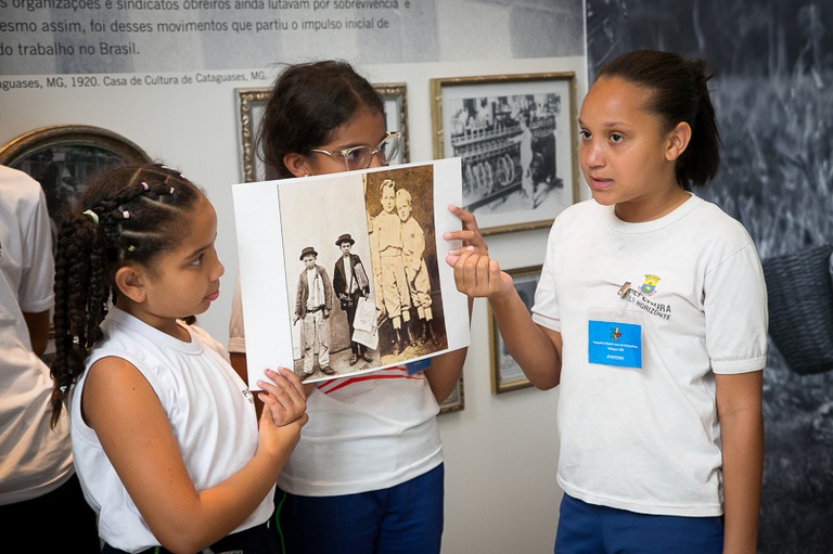 Estudantes da Escola Municipal Maria Mazarello, de Belo Horizonte, visitam o Programa Justiça e Cidadania