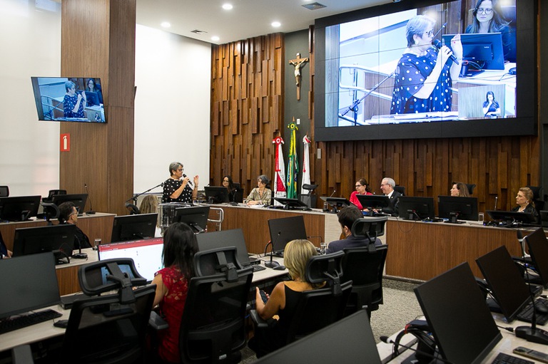 Desembargadora Kárin Emmerich faz palestra “A Prevenção do feminicídio na atualidade” na abertura da Semana da Mulher do TRT-MG