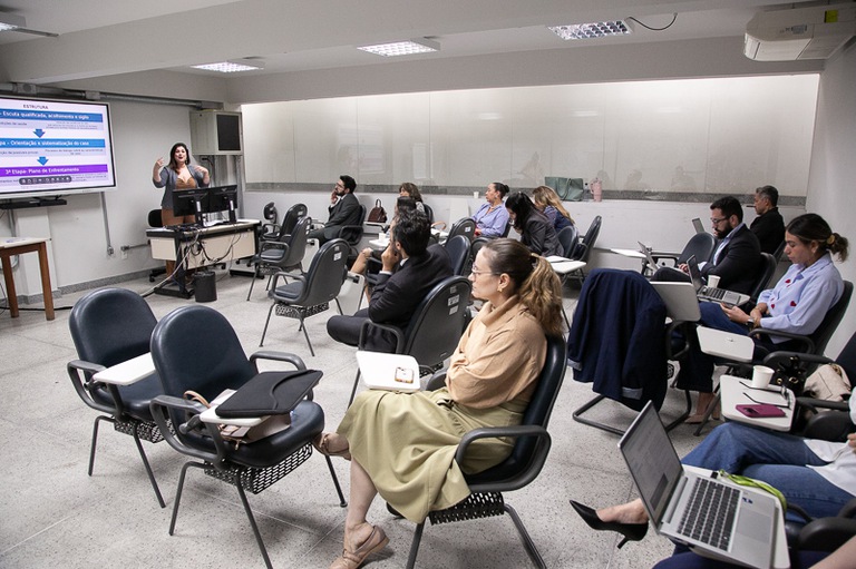 Servidores e magistrados durante oficina promovida na Semana Nacional de Combate ao Assédio e à Discriminação