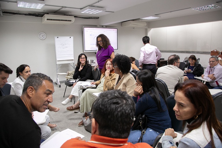 Foto de participantes de uma oficina durante a Semana Nacional de Combate ao Assédio e à Discriminação