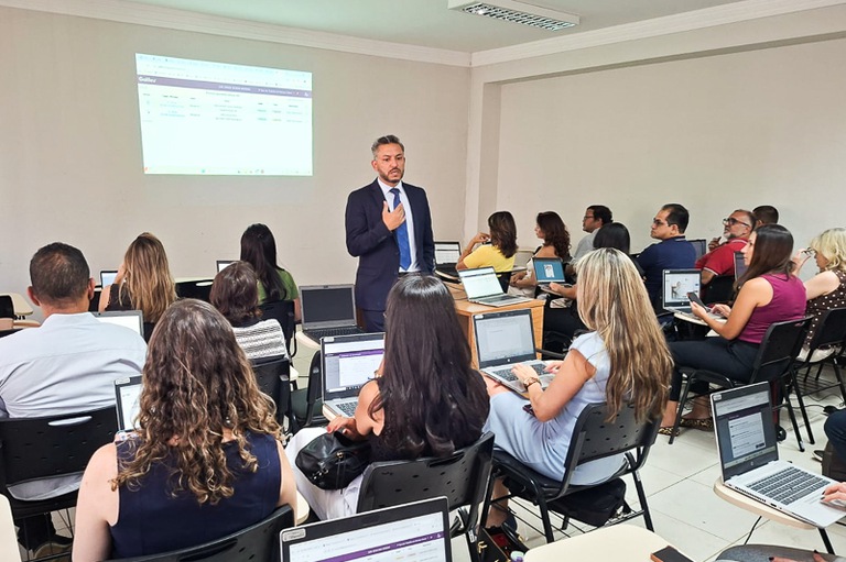 2026 0821 EJ Montes Claros-13.jpg Magistrados e Servidores participam de oficina sobre o sistema "Galileu" em Montes Claros. Curso foi ministrado pelo juiz Sérgio Mourão