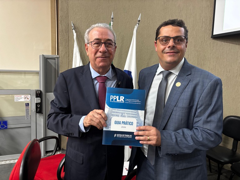 Presidente do TRT-MG, desembargador Sebastião Geraldo de Oliveira e o presidente da OAB de Juiz de Fora, Alexandre Atilio