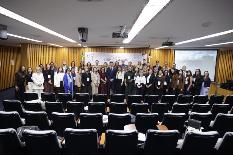 encontro cerimonialistas.jpg Participantes da sexta edição do Curso de Cerimonialistas da Justiça do Trabalho posam para foto, em Brasília