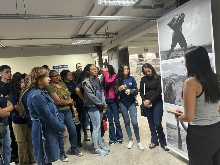 Alunos do Senai visita exposição Retrato Escravo, na Escola Judicial do TRT-MG
