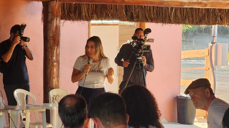 Desembargadora Juliana Vignoli do TRT-MG fala sobre direitos trabalhistas em ação do JusPovos em comunidades indígenas do Vale do Rio Doce
