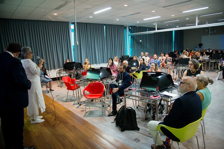 oficinas.jfif Foto de grupo de estudos durante o Congresso internacional Trabalho e Saúde Mental