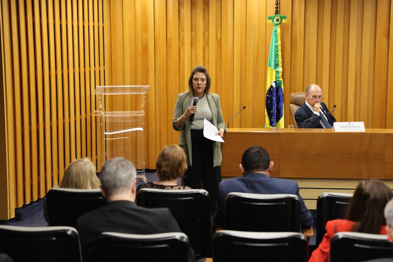 Desembargadora Denise Alves Horta fala a participantes do 7º Coleprecor