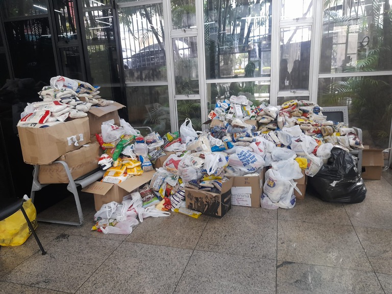Arrecadação de alimentos não perecíveis 