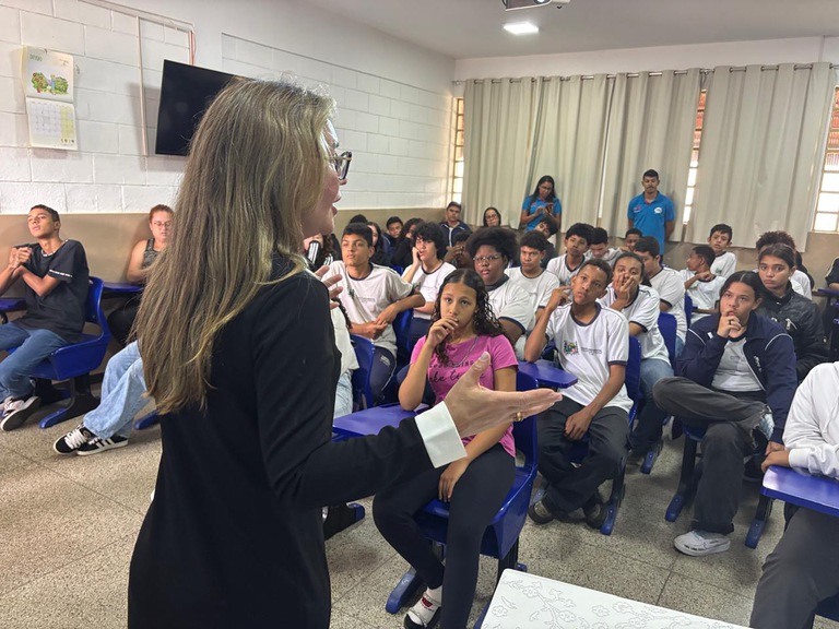 Caravana de Interiorizaçao do Combate ao Trabalho Escravo visita escola em Araxá