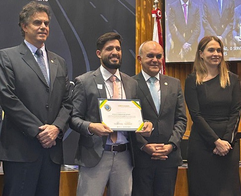 Servidor da 28ª VT de Belo Horizonte recebe prêmio da Efetividade da Execução Trabalhista 2025