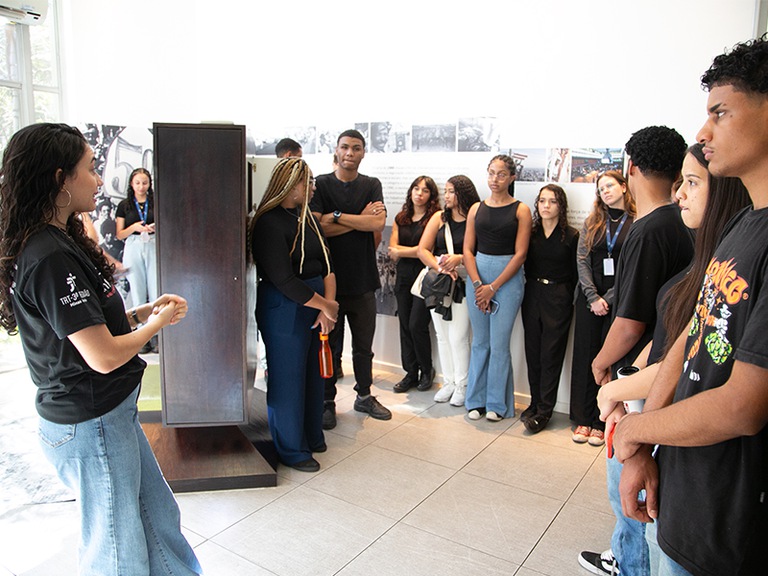 Alunos do Senai visitam Exposição Trabalho e Cidadania durante Semana da Aprendizagem Profissional no TRT-MG