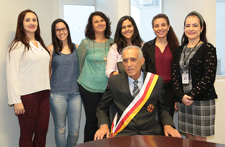Desembargador Marco Antonio Paulinelli de Carvalho e equipe do gabinete - Foto: Leonardo Andrade