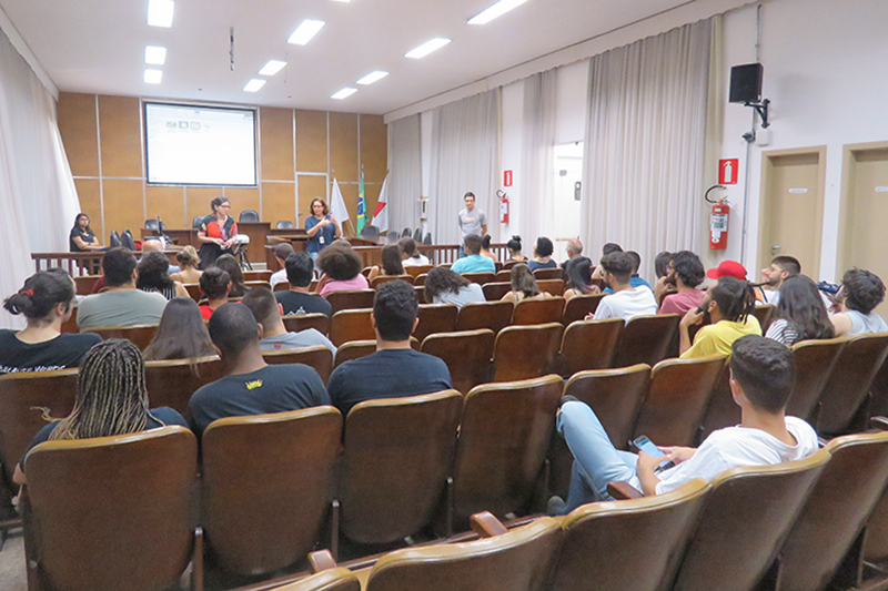 800px1_2019_0919_LabAtividadesJudiciais_CursoDeHistoria_PUCMG_MG.jpg