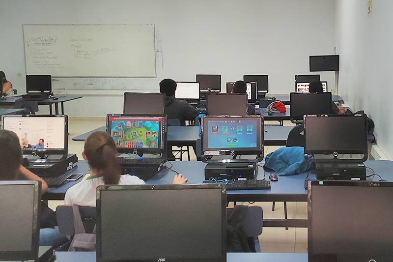 800px_2019_0919_TRT_DoacaoComputadores_LA.jpg