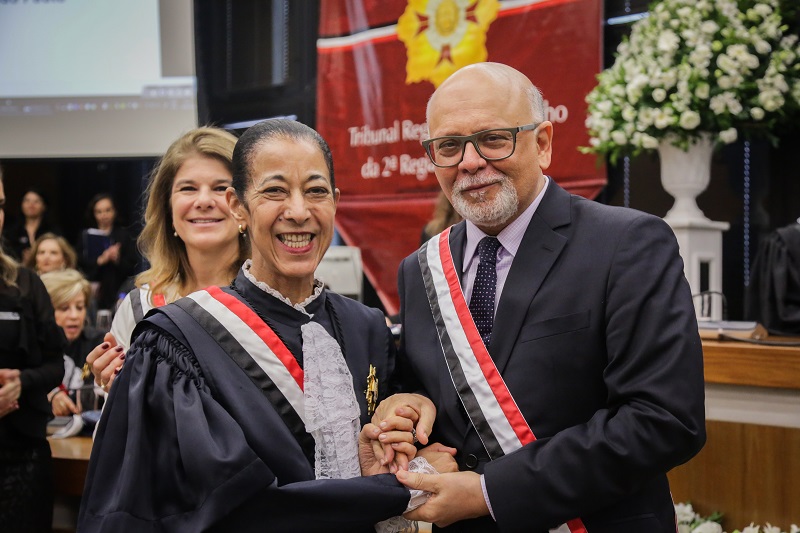 800px_presidente_recebe_medalha_TRT2.jpg