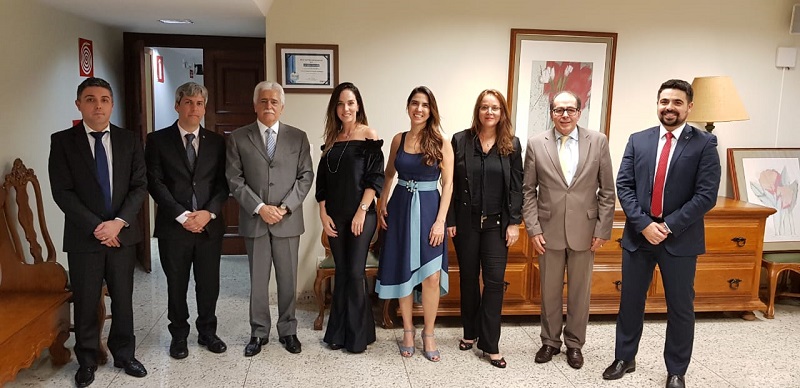2019_1210_Visita_de_procuradores_800px.jpg