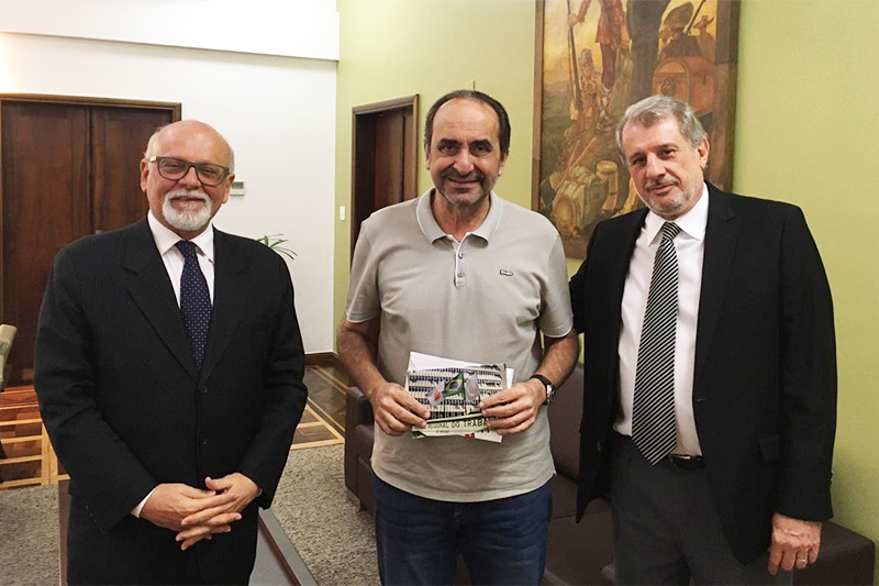 800px_2019_1205_TRT_EntregaConvitePosse_PrefKalil_LA.jpg