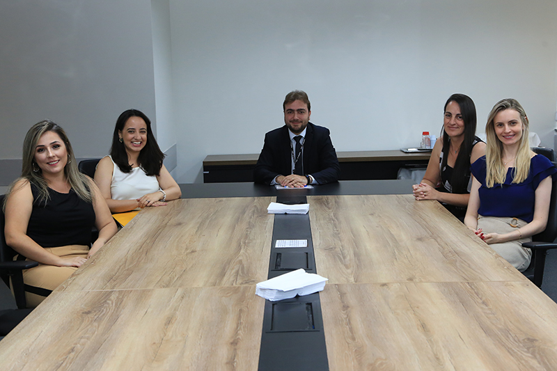800px_2019_1209_Posse_4Servidoras_LA.jpg