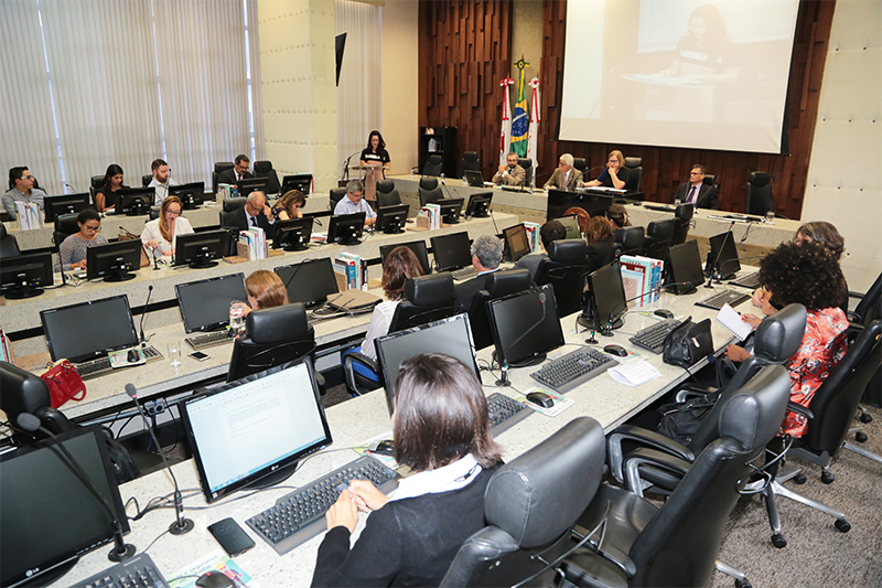 800px22019_0503_DireitoTrabalho_Espanha_EUA_Portugal_LA.jpg