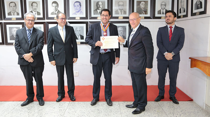 800px_2022_1124_MedalhaAriRocha_JuizRogerioNeivaTRT10_LeoAndrade46.jpg