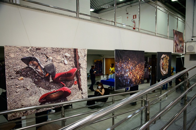 Foto de quadro que compõe a exposição Cata